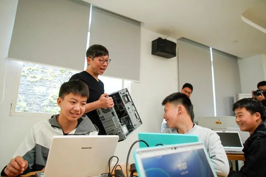 爱心筑梦苗乡 松下信息系统重庆彭水公益行