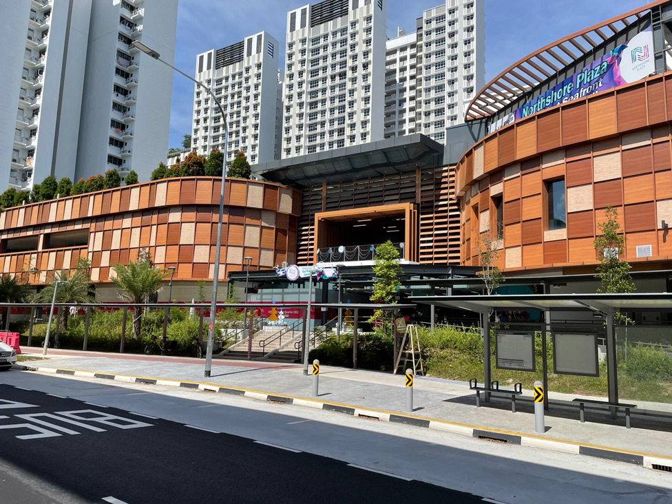右：新加坡Northshore Plaza入口】