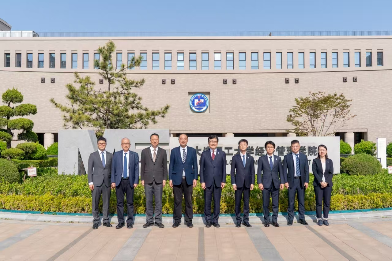校企双方代表合影 校企双方代表合影