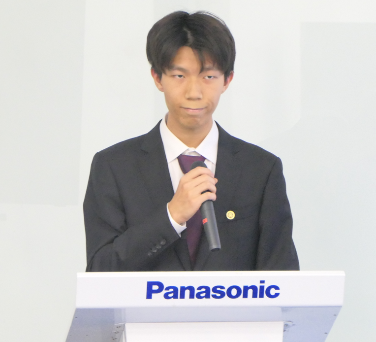 获奖学生代表北京大学黄彦皓同学发言