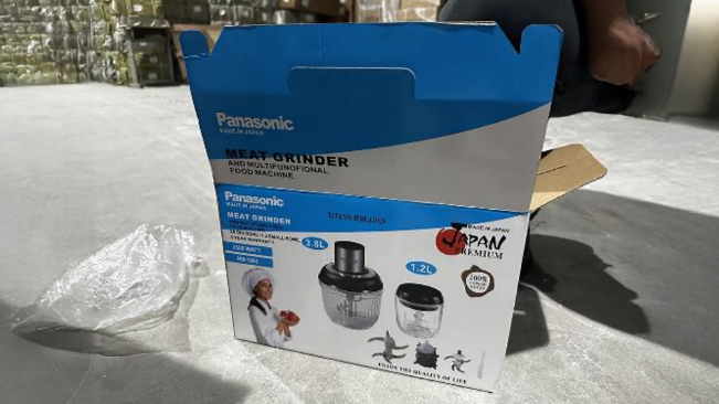 2024年在浙江省物流仓库查获2800件榨汁机假冒品