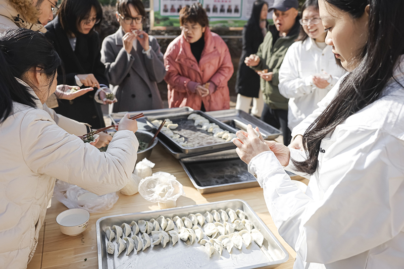 松下电器赴龙南开展公益捐赠，助力养老品质提升与产教融合发展