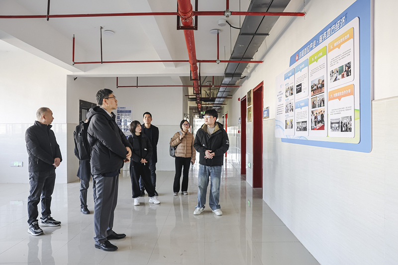 松下电器赴龙南开展公益捐赠，助力养老品质提升与产教融合发展