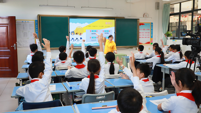 松下青少年环境科普活动再添新内容 ——《充充冲，松下绿能车》驶进珠海