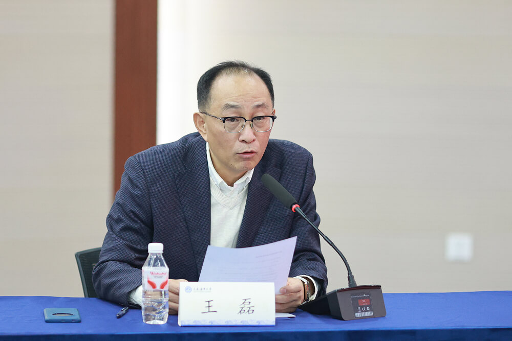 蒲彤蕾总监及王磊高级资深工程师向高校师生介绍松下事业和奖学金相关工作