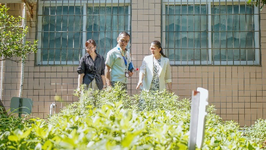 松下校企公益 厦门天安小学本草园与沙生植物园参观场景