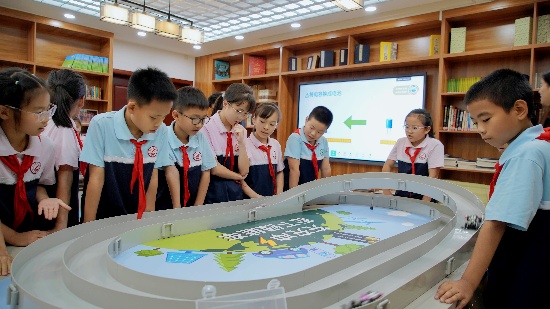 松下绿能车科普课堂 小学生学习低碳出行与清洁能源知识