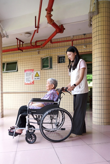 手杖、轮椅、电动床使用场景