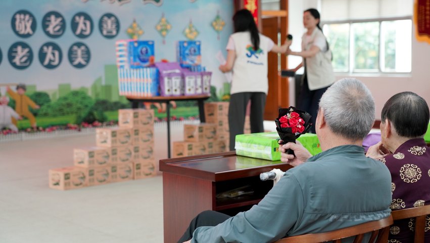 激动人心的击鼓传花游戏环节